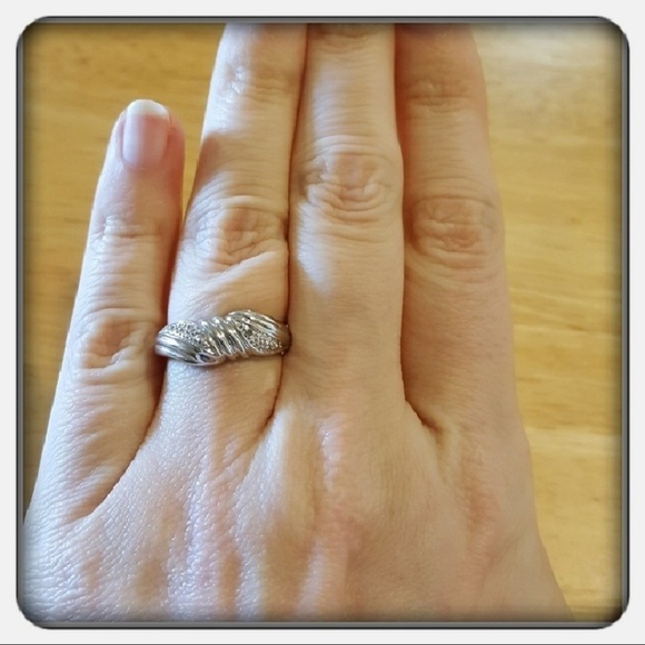 NWOT Woman's Genuine Sterling Silver Ring Sz 8 - Picture 2 of 7